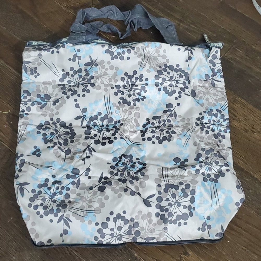 LeSportsac zip up lined bag.